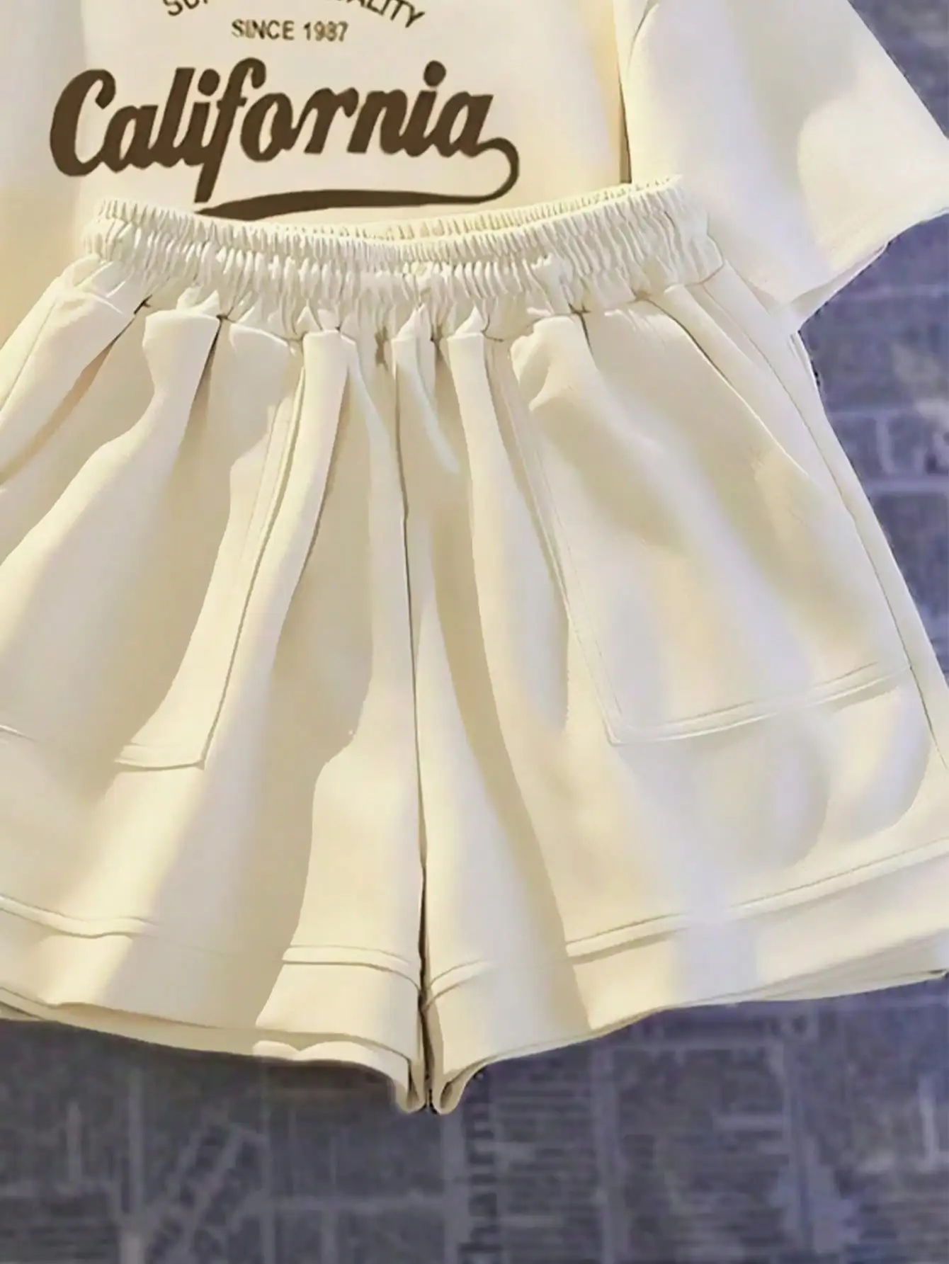 Printed girls' summer set, short sleeved T-shirt paired with casual shorts, stylish design, suitable for outdoor activities. - Image 11