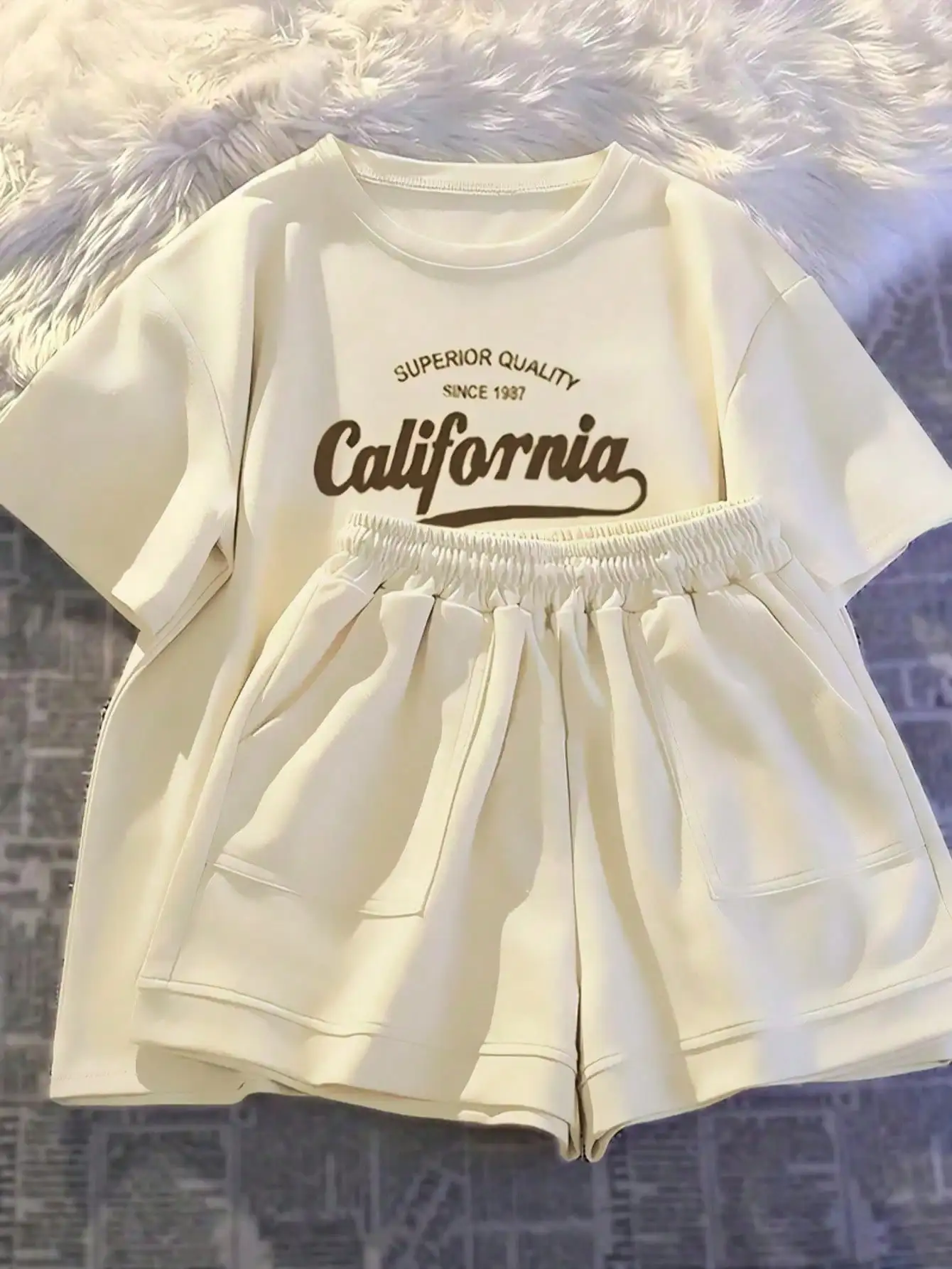 Printed girls' summer set, short sleeved T-shirt paired with casual shorts, stylish design, suitable for outdoor activities. - Image 8