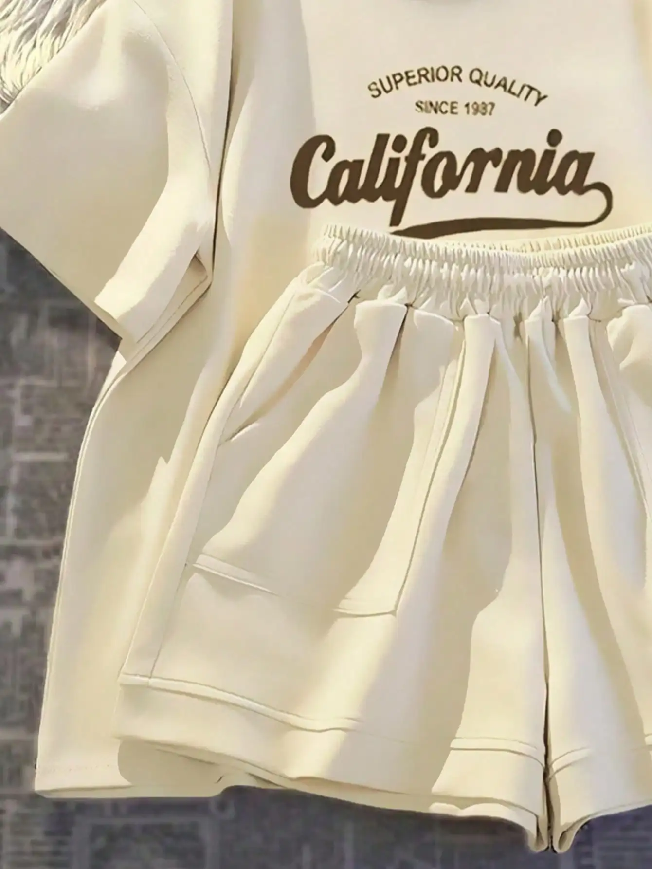 Printed girls' summer set, short sleeved T-shirt paired with casual shorts, stylish design, suitable for outdoor activities. - Image 12