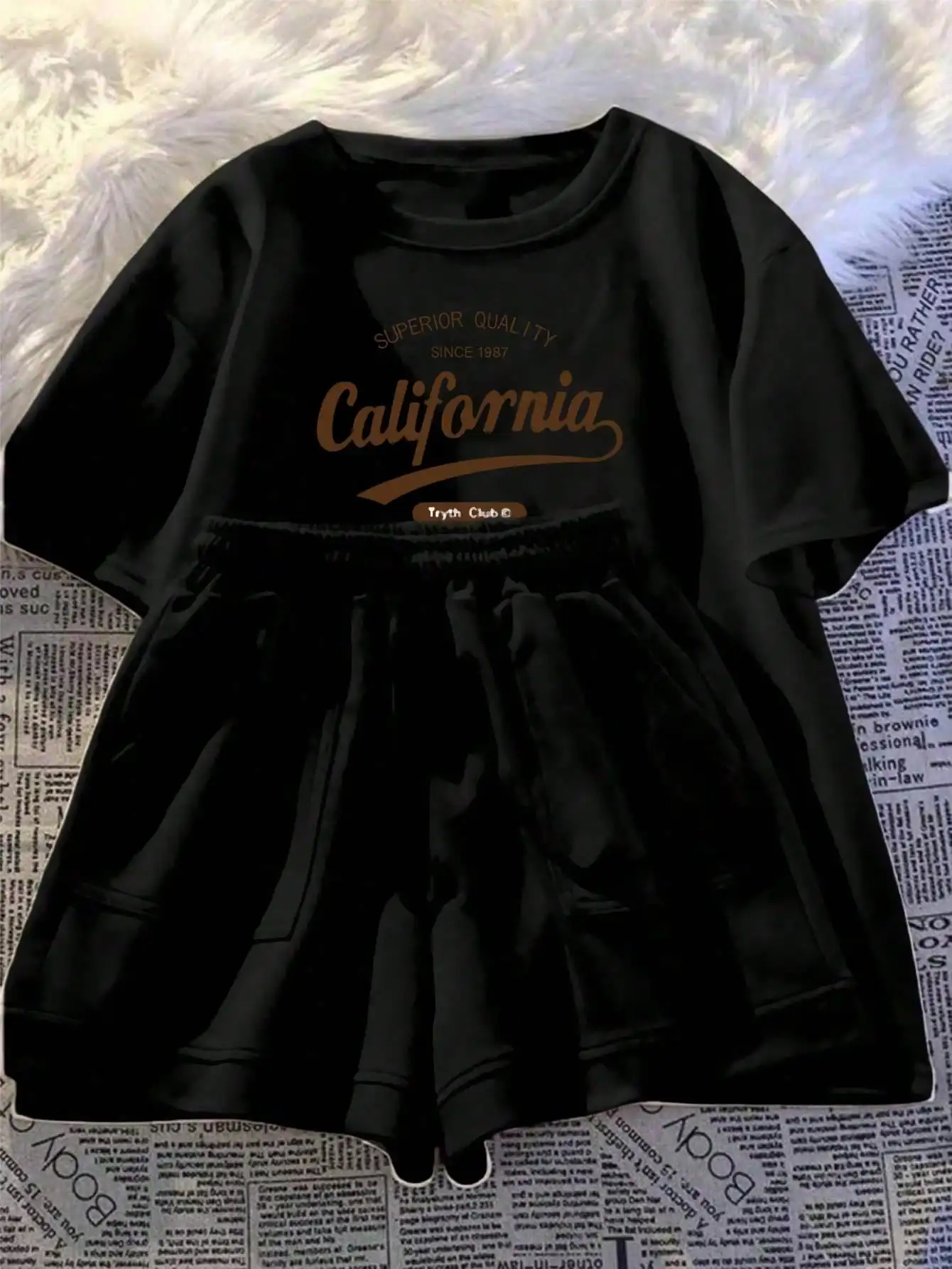 Printed girls' summer set, short sleeved T-shirt paired with casual shorts, stylish design, suitable for outdoor activities. - Image 3